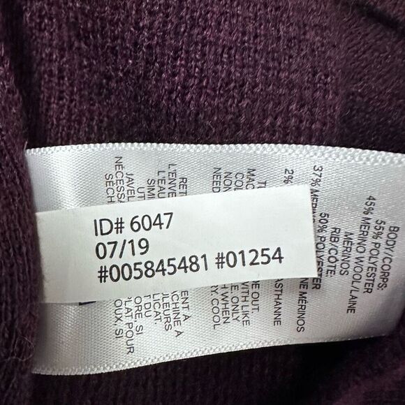 Express Womens Sweater size Small Purple Merino Wool Blend V Neck Lightweight Bu - Picture 5 of 6